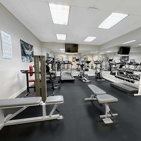 Coast Abbotsford Hotel & Suites Bagian luar foto