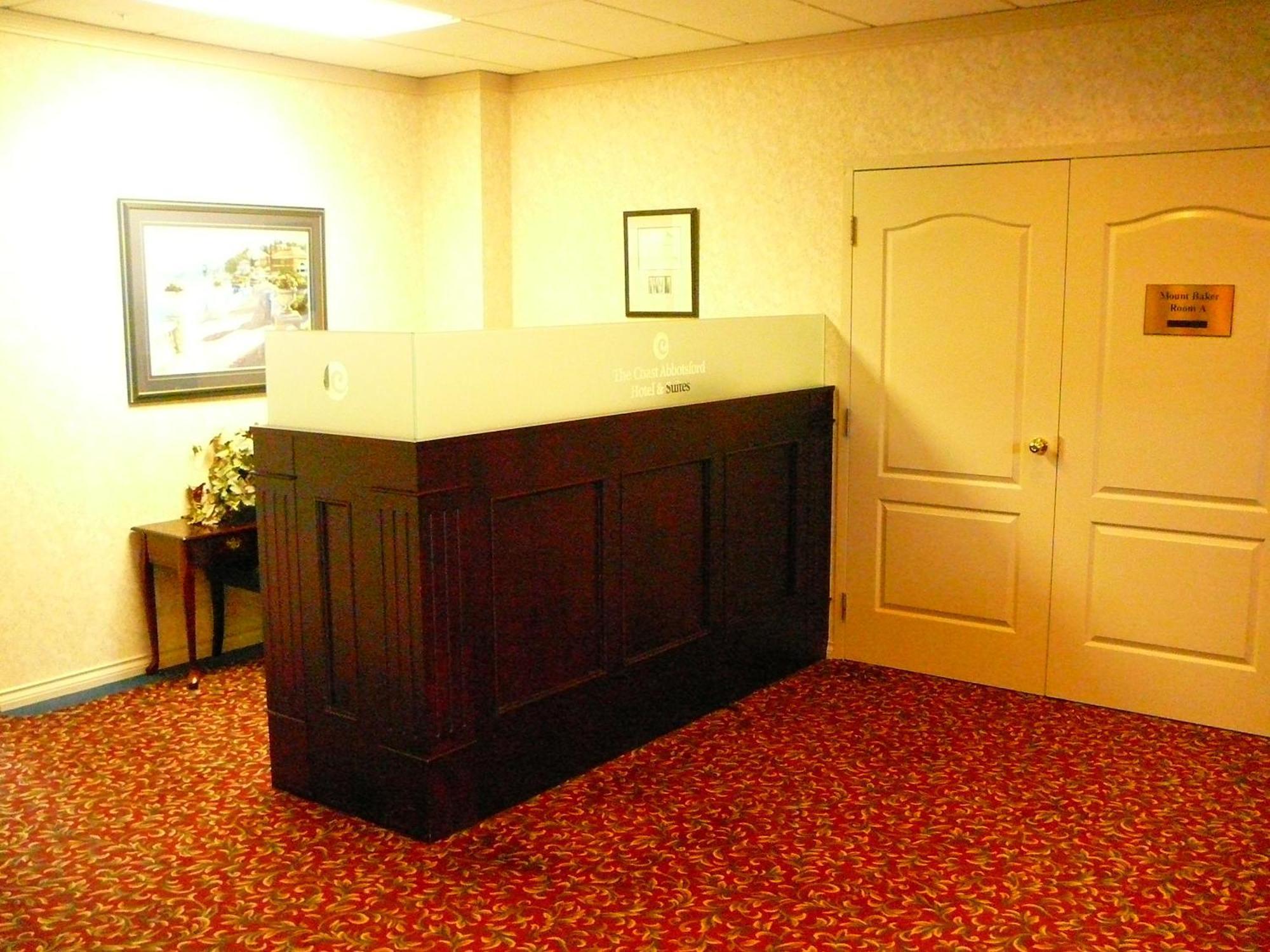 Coast Abbotsford Hotel & Suites Bagian luar foto