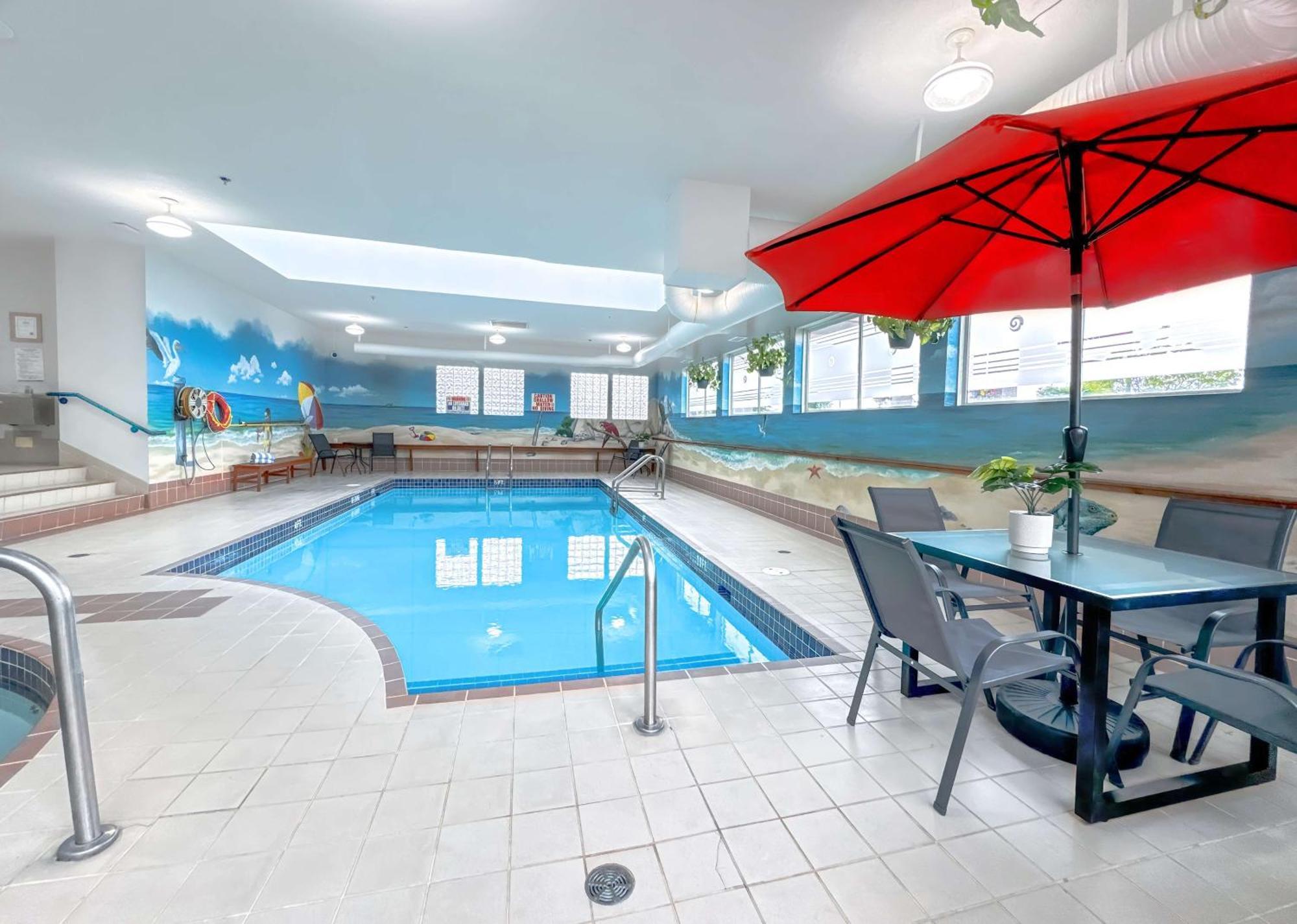Coast Abbotsford Hotel & Suites Bagian luar foto