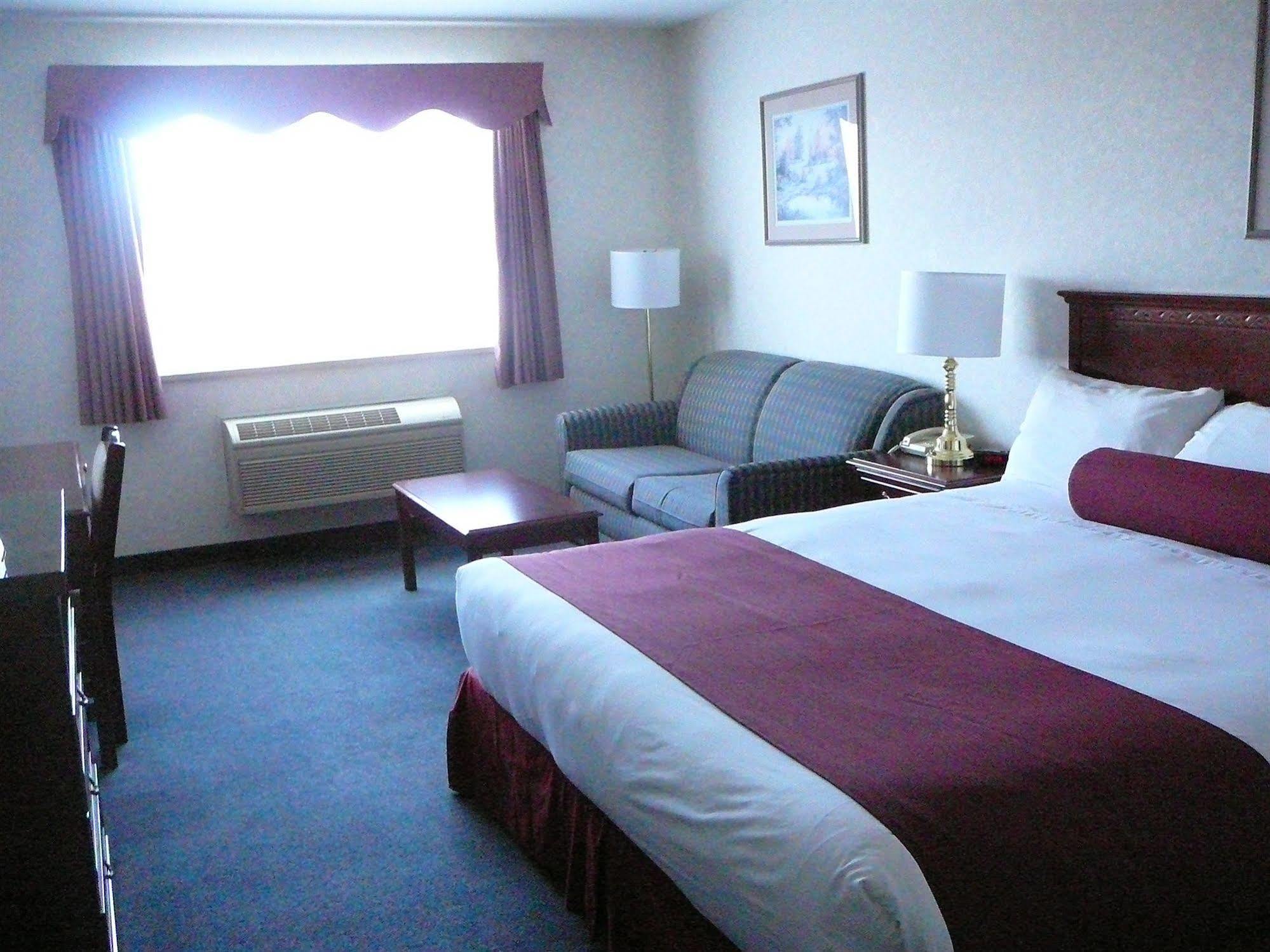 Coast Abbotsford Hotel & Suites Bagian luar foto