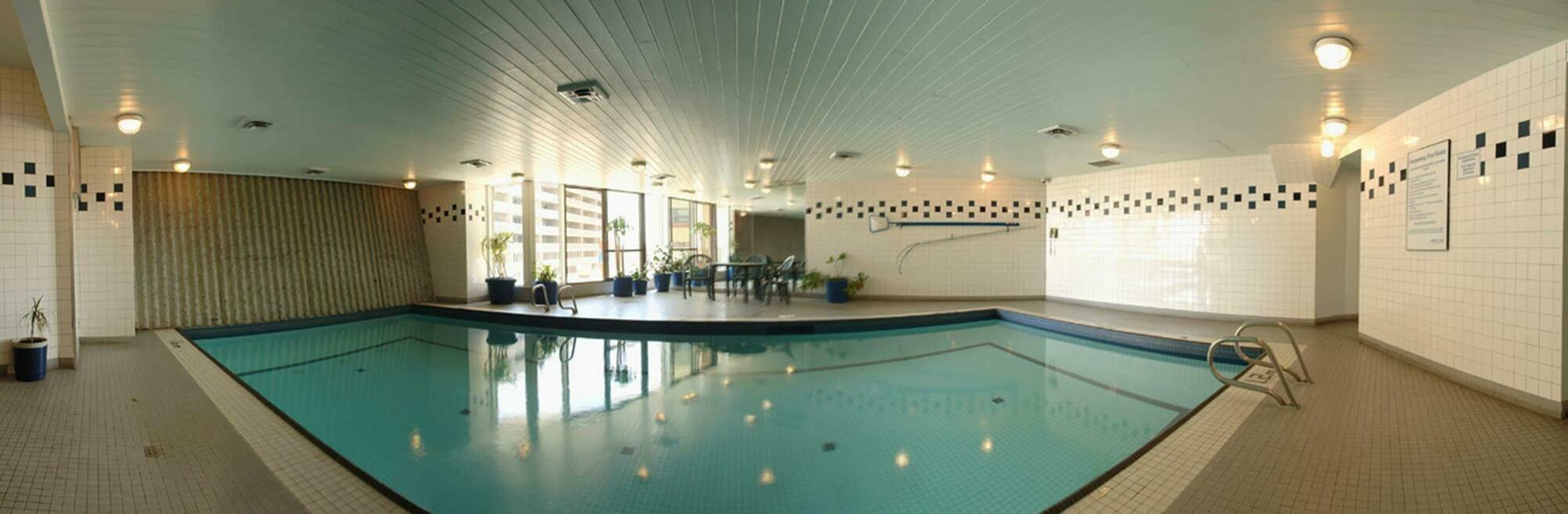 Coast Abbotsford Hotel & Suites Bagian luar foto